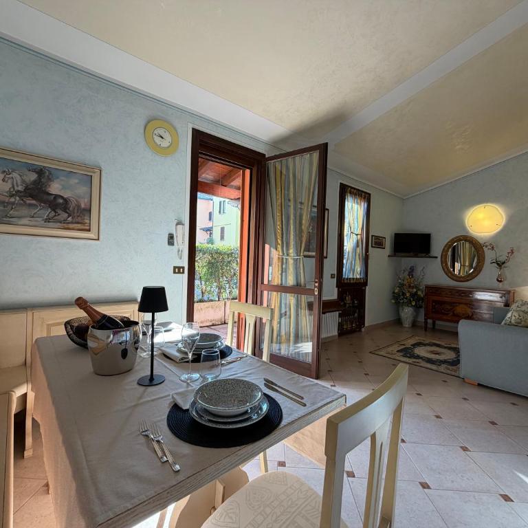 DOMA LUXURY HOMe - One-Bedroom Apartment - 2