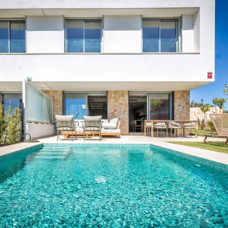 ViVi Homes - Villa Azure - Sea view - mountain view - pool - garden - Casa de 4 dormitorios - 5