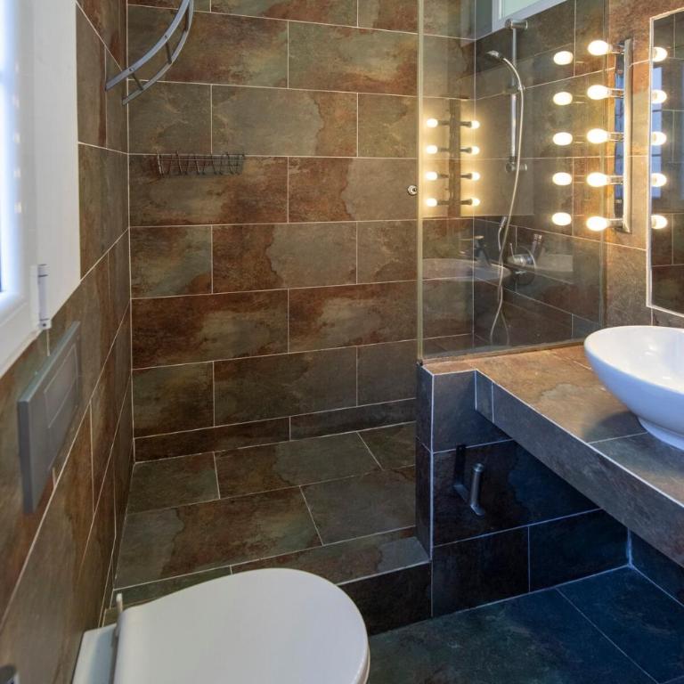 Apartment in an emblematic building in the Chamberi neighborhood - Two-Bedroom Apartment - 5