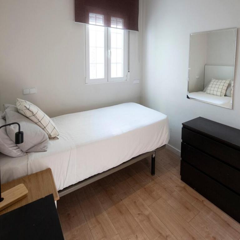 Apartment in an emblematic building in the Chamberi neighborhood - Two-Bedroom Apartment - 12