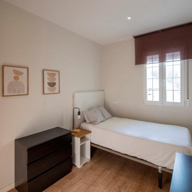 Apartment in an emblematic building in the Chamberi neighborhood - Two-Bedroom Apartment - 23