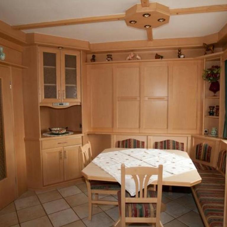 Kleinreiterhof Ferienwohnung Gleißner - Apartment mit 3 Schlafzimmern und Balkon - 10