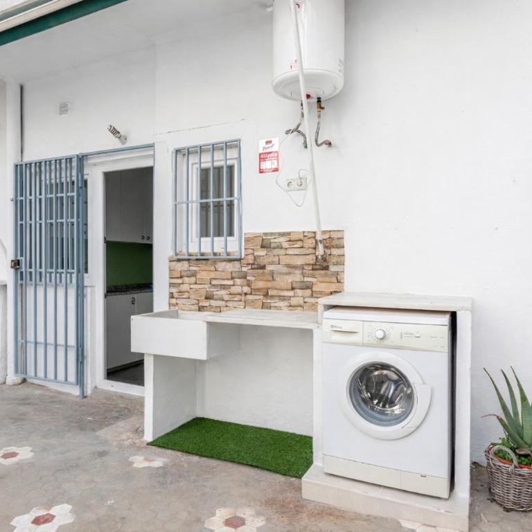 Guest Ready - Bright flat well‑located urban stay - Three-Bedroom Apartment - 22