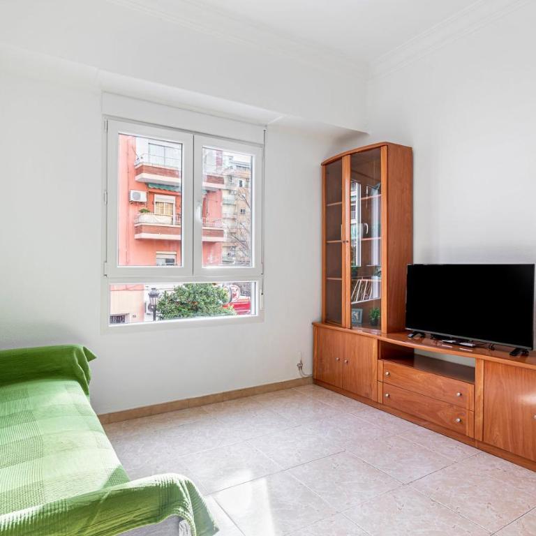 Guest Ready - Bright flat well‑located urban stay - Three-Bedroom Apartment - 2