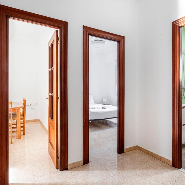 Guest Ready - Bright flat well‑located urban stay - Three-Bedroom Apartment - 19