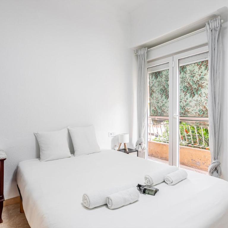 Guest Ready - Bright flat well‑located urban stay - Three-Bedroom Apartment - 15