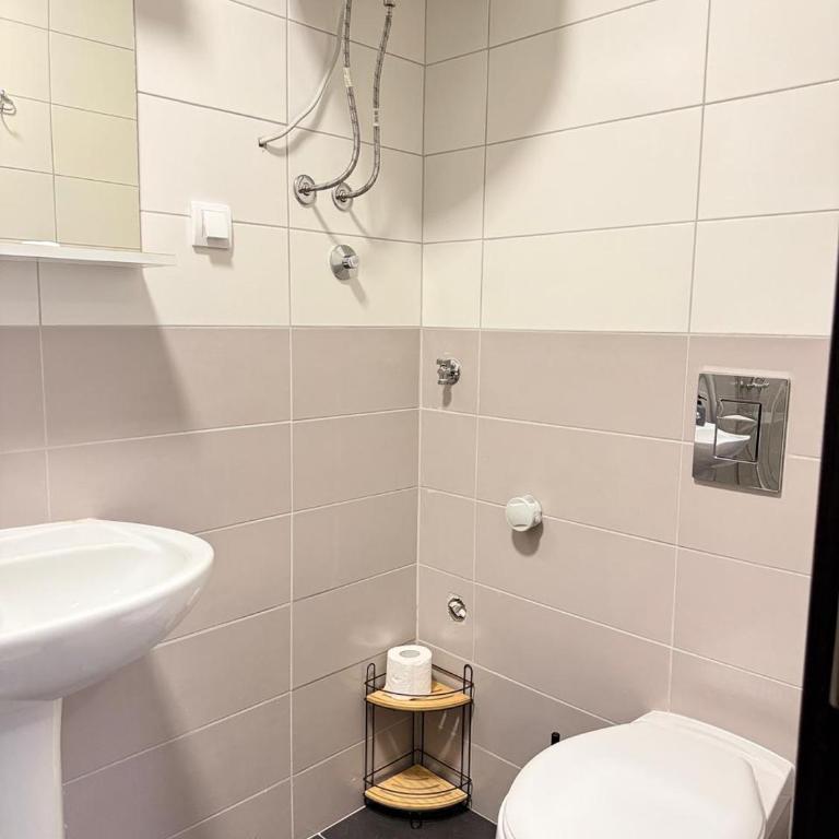 ADAIST Apartments Budva Free Parking & Balcony - Trokrevetna Soba - 11