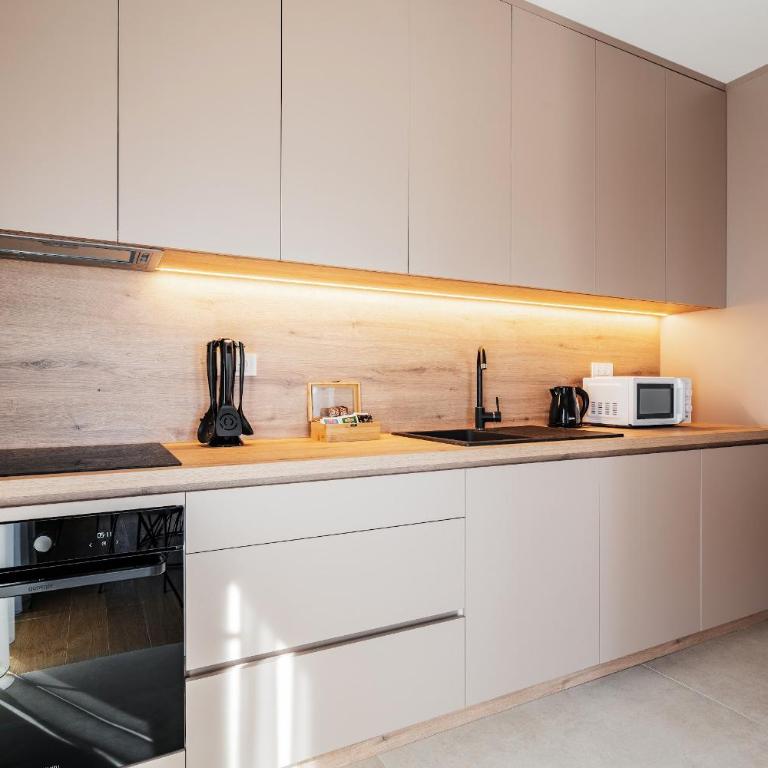APART 28 - Premium Suites - Deluks Apartman sa 2 Spavaće Sobe i Balkonom - 11