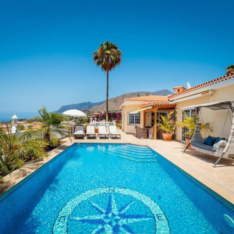 Villa with views and heated pool - Vacation Home - 1
