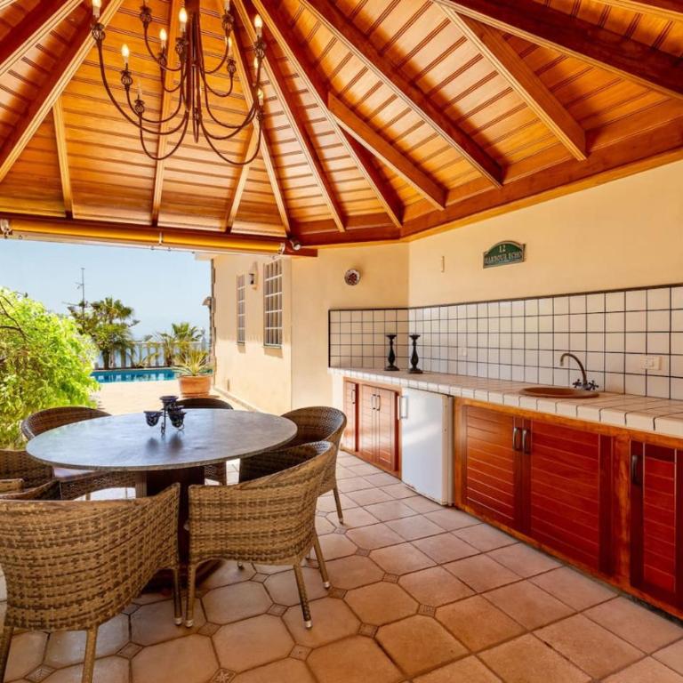 Villa with views and heated pool - Vacation Home - 43