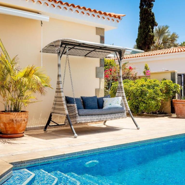 Villa with views and heated pool - Vacation Home - 30