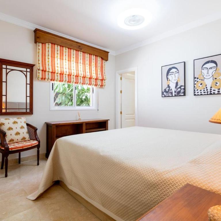 Villa with views and heated pool - Vacation Home - 26