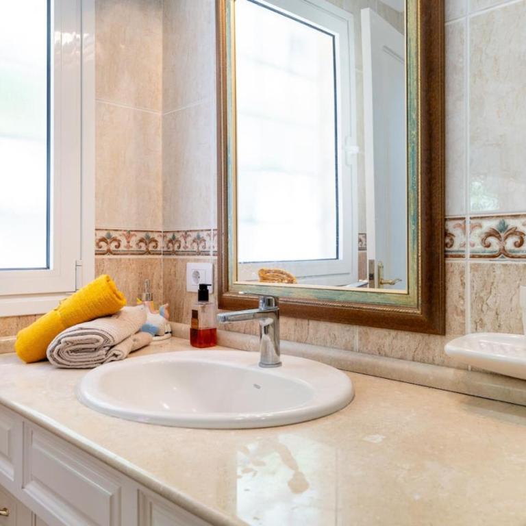Villa with views and heated pool - Vacation Home - 18
