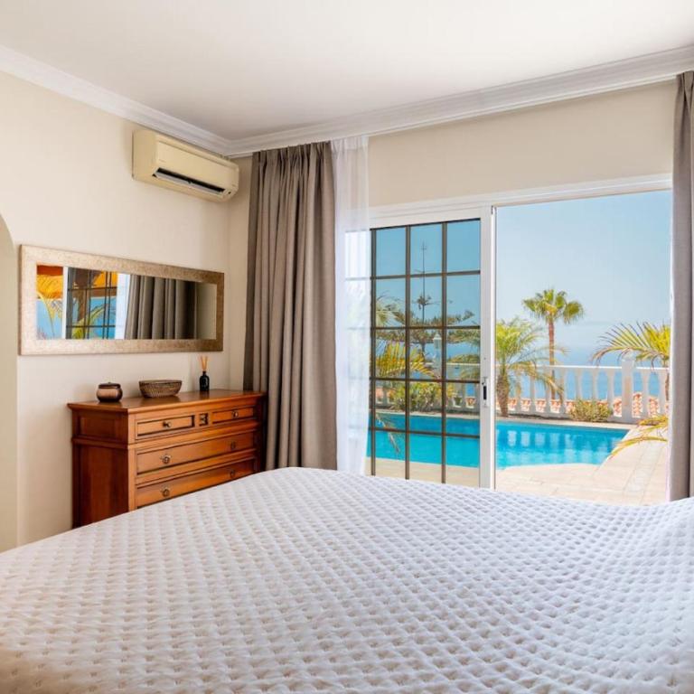 Villa with views and heated pool - Vacation Home - 20