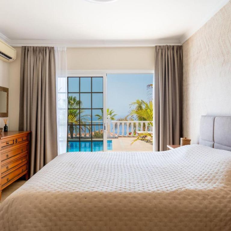 Villa with views and heated pool - Vacation Home - 17