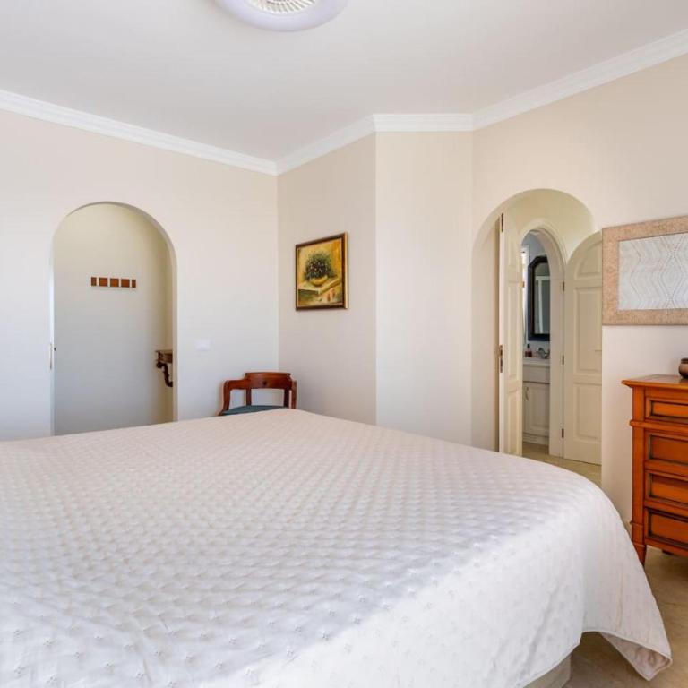 Villa with views and heated pool - Vacation Home - 19