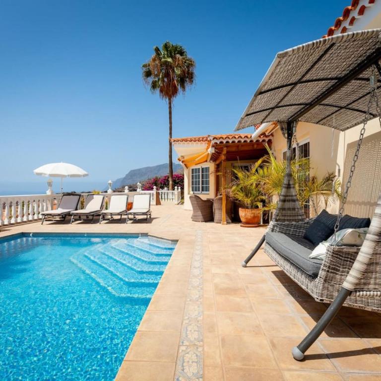 Villa with views and heated pool - Vacation Home - 9