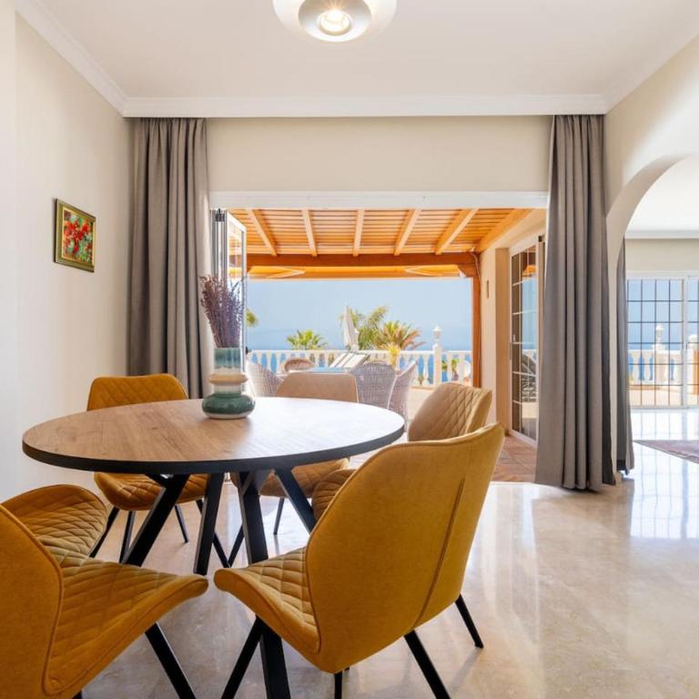 Villa with views and heated pool - Vacation Home - 5