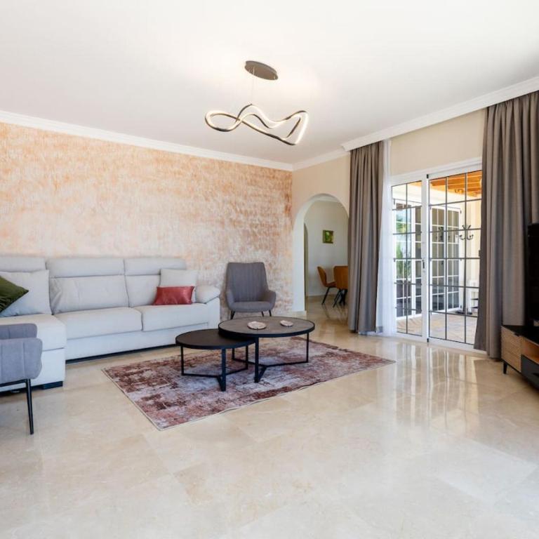 Villa with views and heated pool - Vacation Home - 4