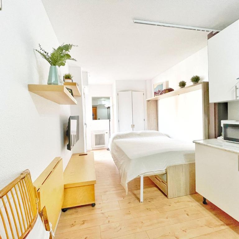 Acogedor estudio con terraza y AC - One-Bedroom Apartment - 8