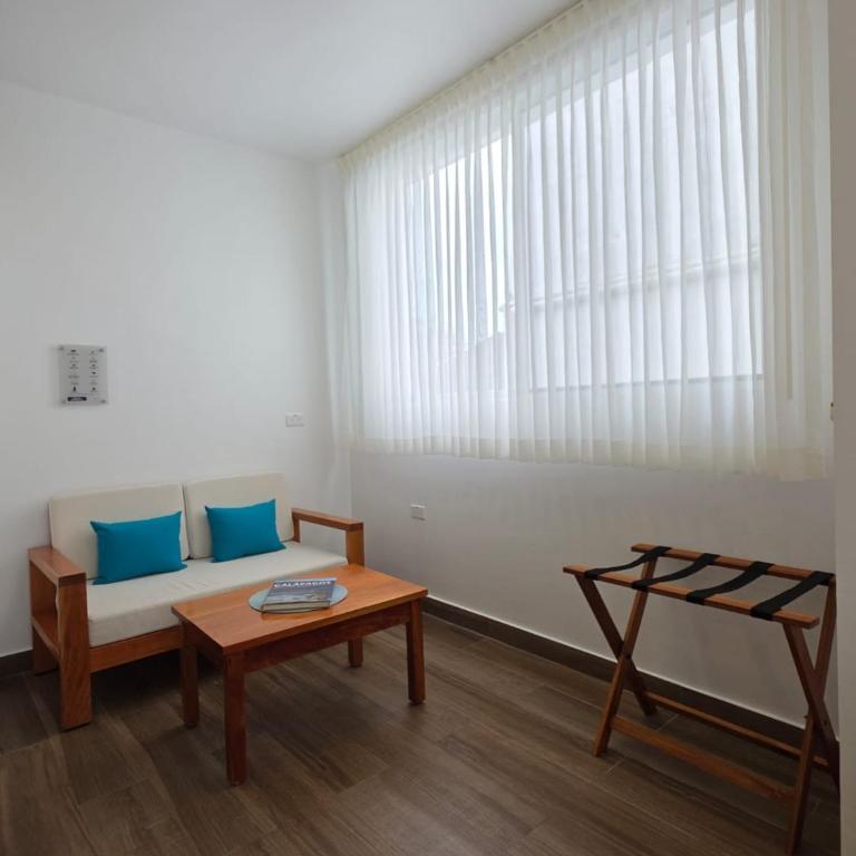 CASA GALAPAGOS by Hostal Fragata - Double Room with Private Bathroom - 11