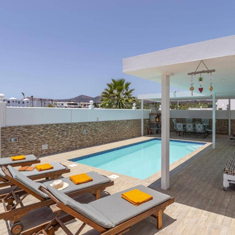 Villa Deluxe by Villa Plus - Villa - 3