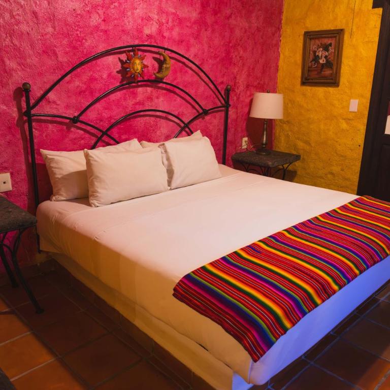 Hacienda Maria Bonita Hotel - Master Suite with Pool View - 2