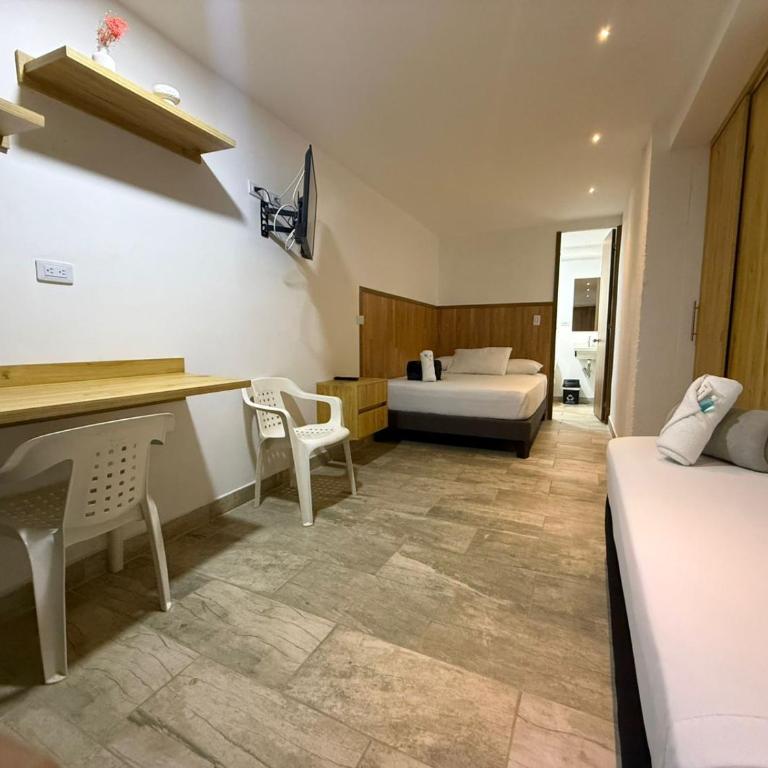 Carriqui Garden Hotel - Classic Triple Room - 2