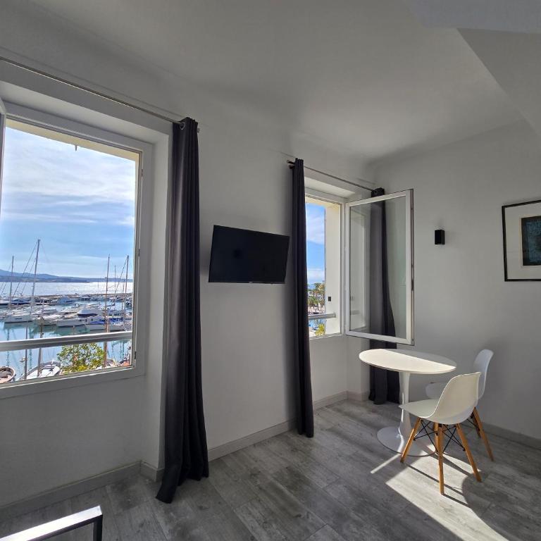 Sanaritz - Studio with Sea View - 1