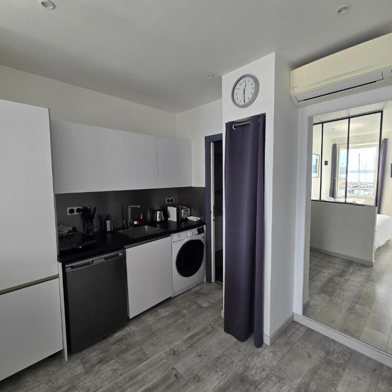 Sanaritz - Studio with Sea View - 6