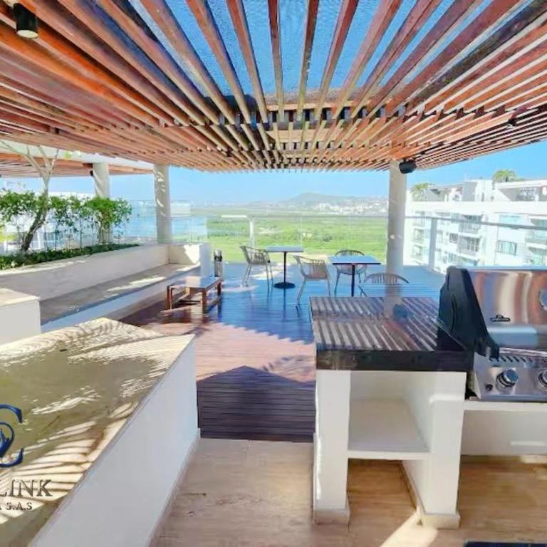 Luxury suite with Spa tub - Cielo Mar - Two-Bedroom Apartment with Lake View - 25