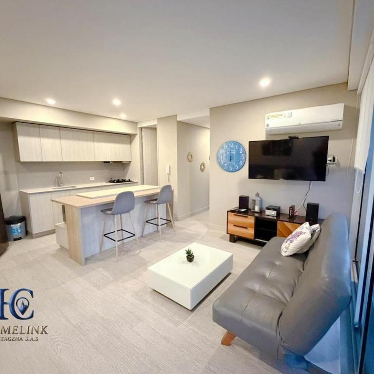 Luxury suite with Spa tub - Cielo Mar - Two-Bedroom Apartment with Lake View - 4