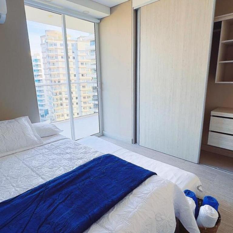 Luxury suite with Spa tub - Cielo Mar - Two-Bedroom Apartment with Lake View - 11