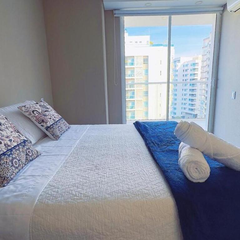 Luxury suite with Spa tub - Cielo Mar - Two-Bedroom Apartment with Lake View - 5