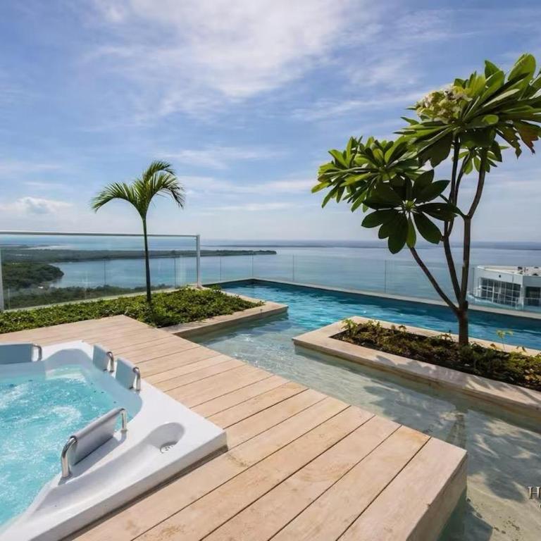 Luxury suite with Spa tub - Cielo Mar - Two-Bedroom Apartment with Lake View - 1