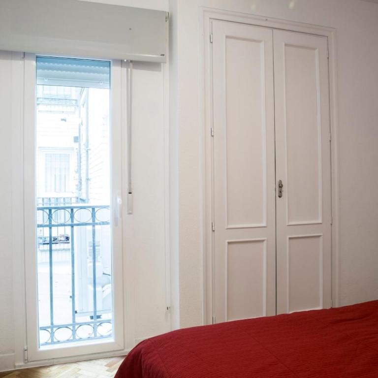 Madrid City Center with Garage 3 bedrooms 2 baths - Three-Bedroom Apartment with Balcony - 11
