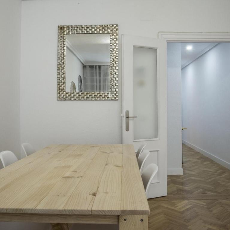Madrid City Center with Garage 3 bedrooms 2 baths - Three-Bedroom Apartment with Balcony - 12