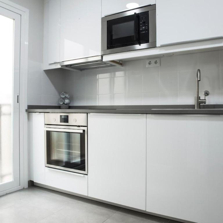 Madrid City Center with Garage 3 bedrooms 2 baths - Three-Bedroom Apartment with Balcony - 13