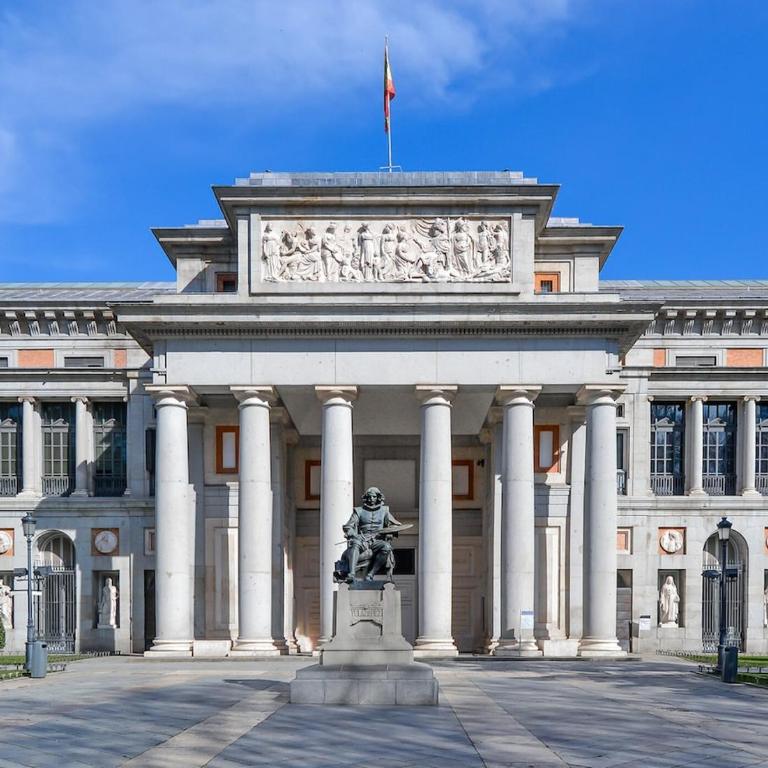 Madrid City Center with Garage 3 bedrooms 2 baths - Three-Bedroom Apartment with Balcony - 44