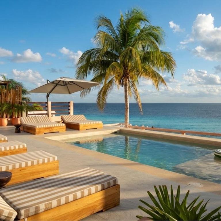 Oceanfront 5BR Villa, Saltwater Pool & Concierge - Villa with Sea View - 1