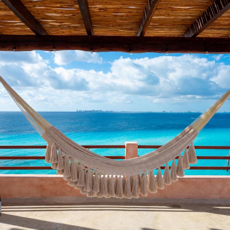 Oceanfront 5BR Villa, Saltwater Pool & Concierge - Villa with Sea View - 2