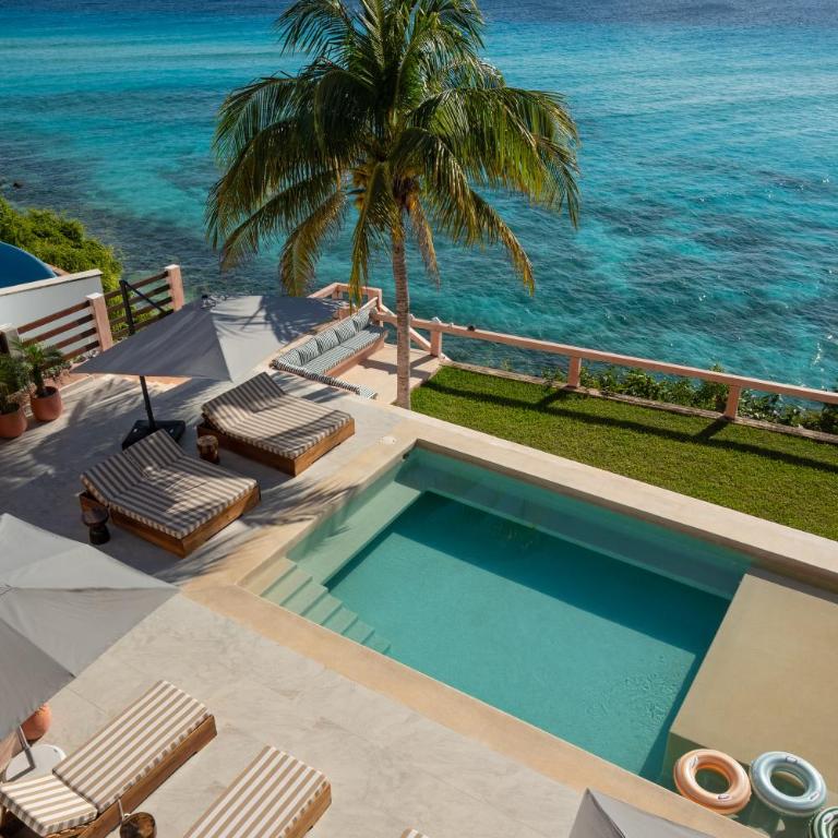 Oceanfront 5BR Villa, Saltwater Pool & Concierge - Villa with Sea View - 4