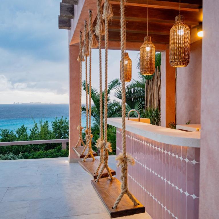 Oceanfront 5BR Villa, Saltwater Pool & Concierge - Villa with Sea View - 5