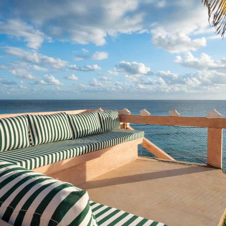 Oceanfront 5BR Villa, Saltwater Pool & Concierge - Villa with Sea View - 13