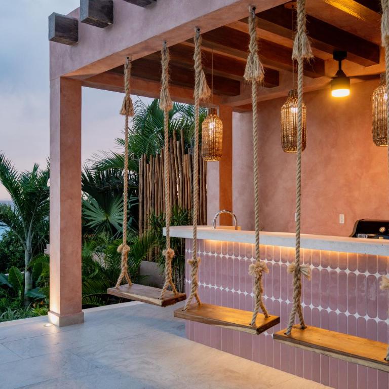Oceanfront 5BR Villa, Saltwater Pool & Concierge - Villa with Sea View - 31