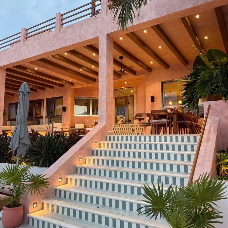 Oceanfront 5BR Villa, Saltwater Pool & Concierge - Villa with Sea View - 33