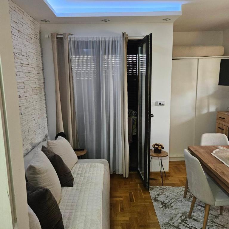 San - Room #1586348701 - 3