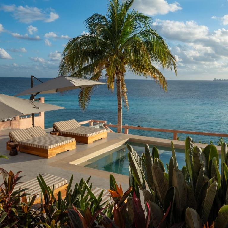 Oceanfront 5BR Villa, Saltwater Pool & Concierge - Villa with Sea View - 46
