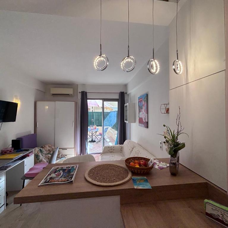 GOLFE JUAN - STUDIO Calme et Cosy - Plages à pied - Studio - 6
