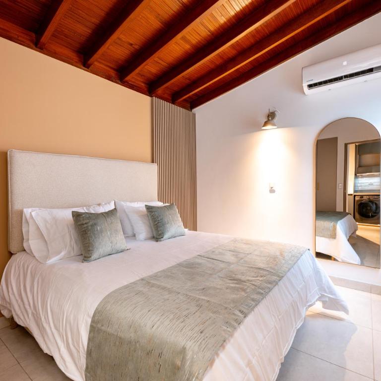 Lucas L - Two-Bedroom Apartment - 12